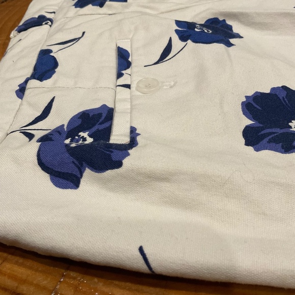 Banana Republic White Shorts Blue Purple Flowers Chino Print Tailored Size 8 - Picture 4 of 9